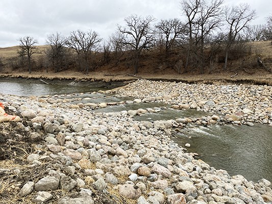 Low-head dam replacement with rock-arch rapids