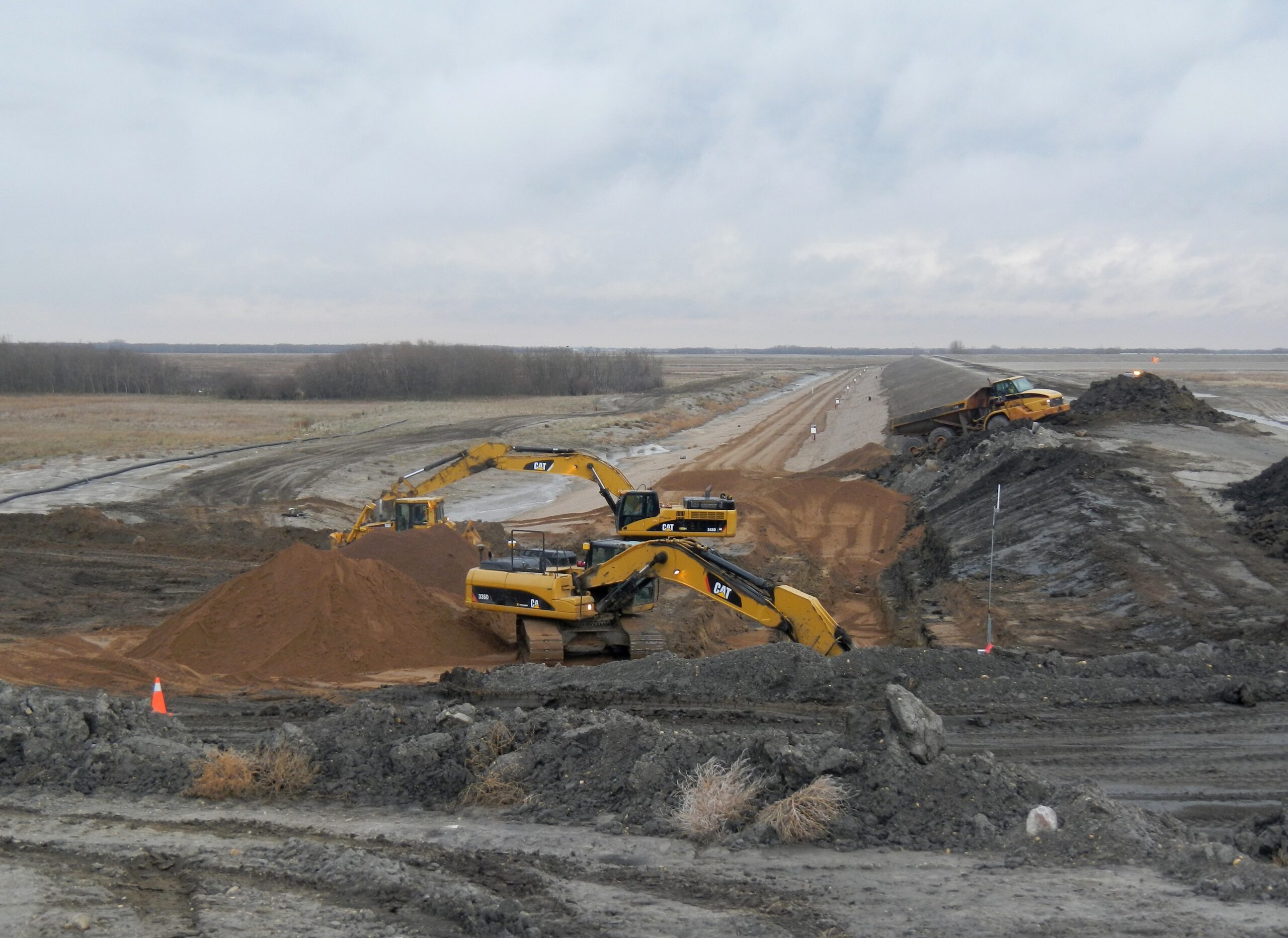 Tailings dam safety inventory and semiquantitative risk analysis